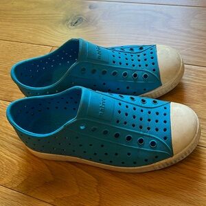 Native teal kids shoes size 13